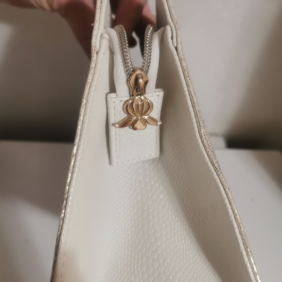 Shimmer Sisley Makeup Bag - Picture 6 of 7